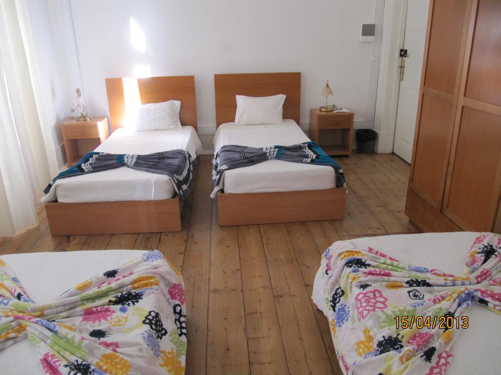 Go Hostel Lisbon Room photo