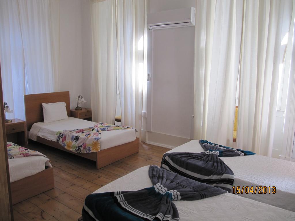 Go Hostel Lisbon Room photo