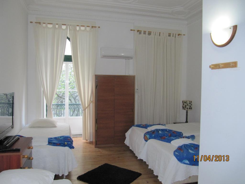 Go Hostel Lisbon Room photo