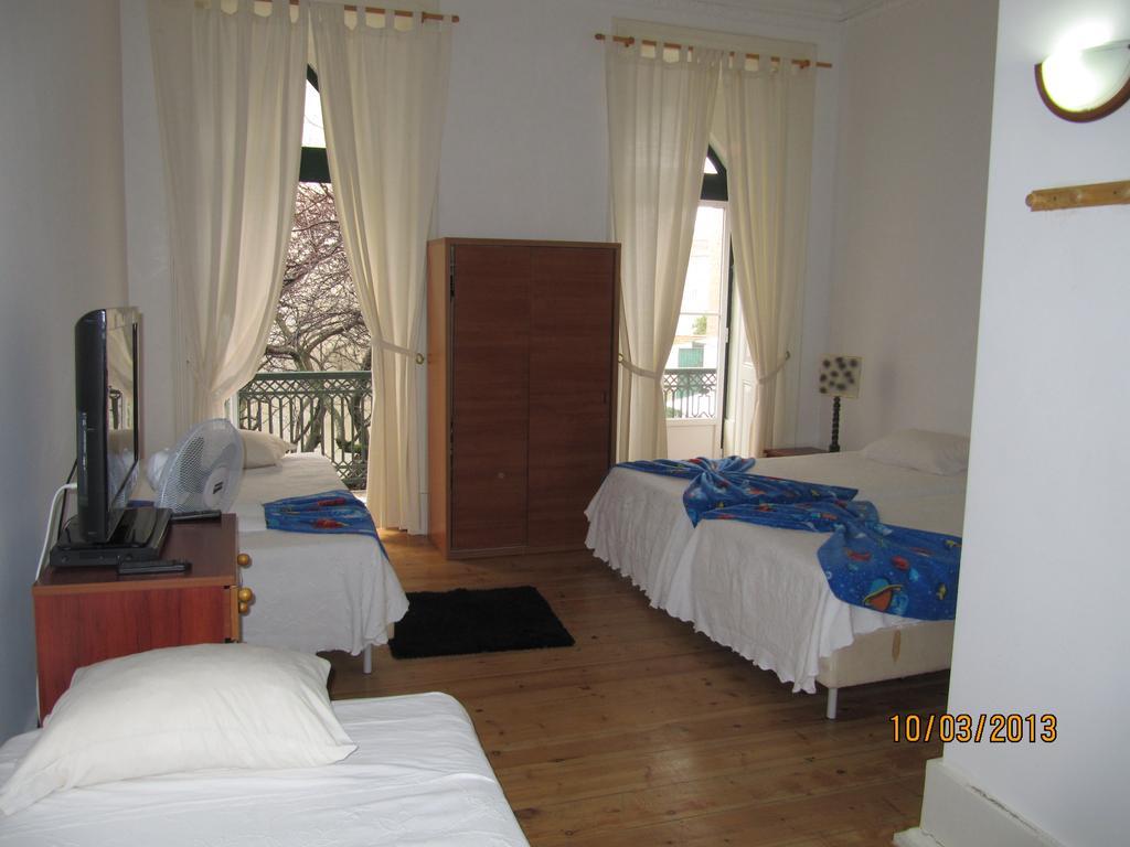 Go Hostel Lisbon Room photo