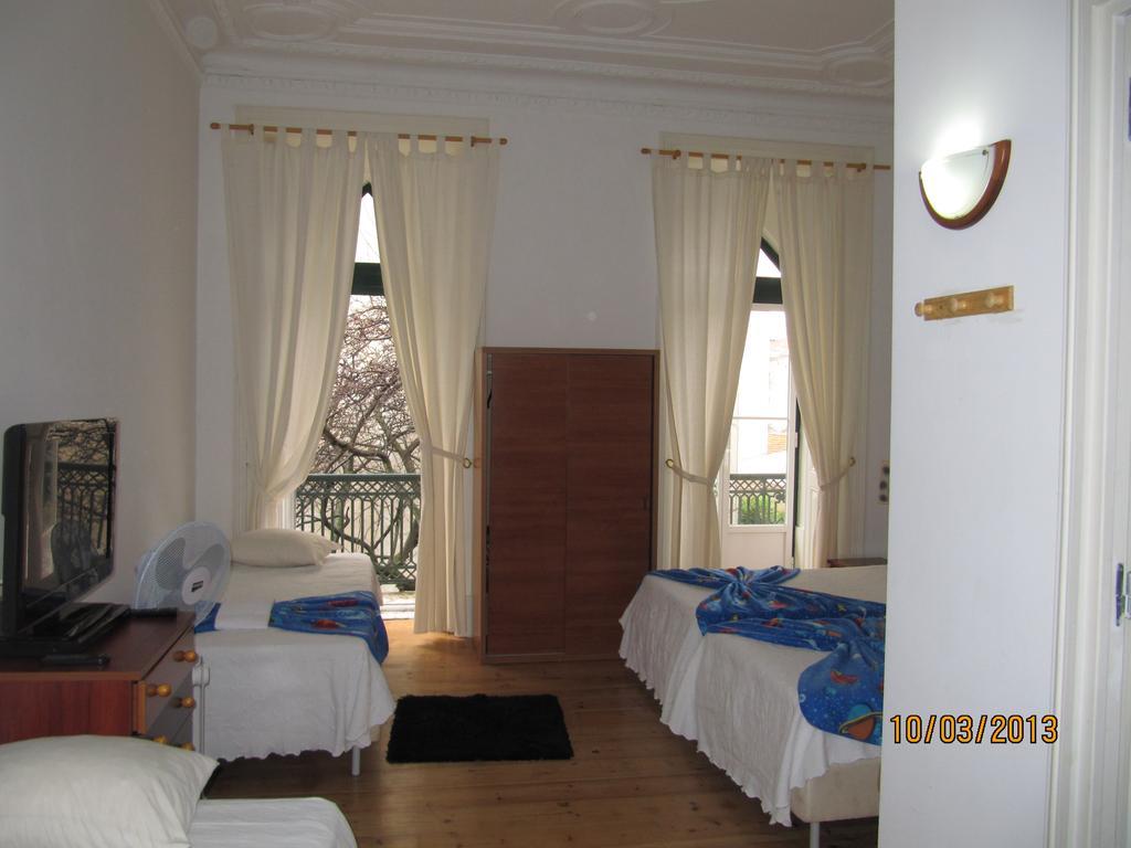 Go Hostel Lisbon Room photo