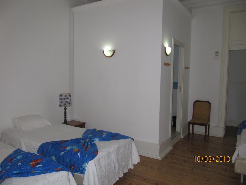 Go Hostel Lisbon Room photo