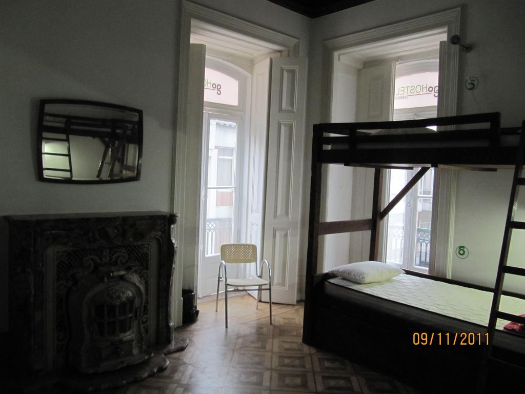 Go Hostel Lisbon Room photo