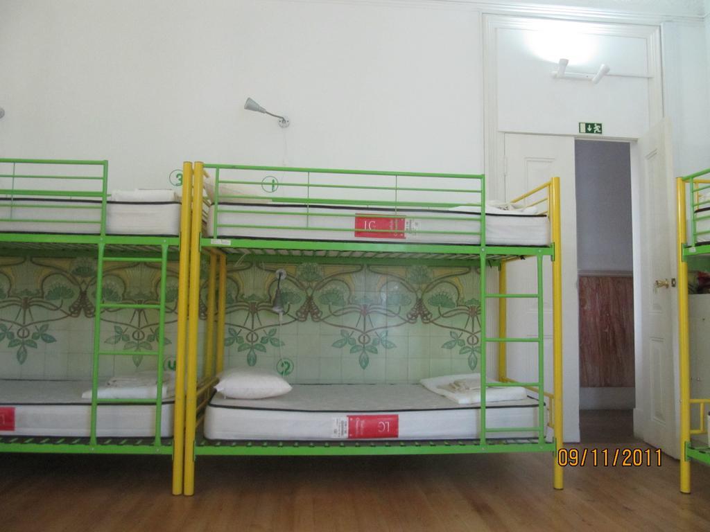 Go Hostel Lisbon Room photo